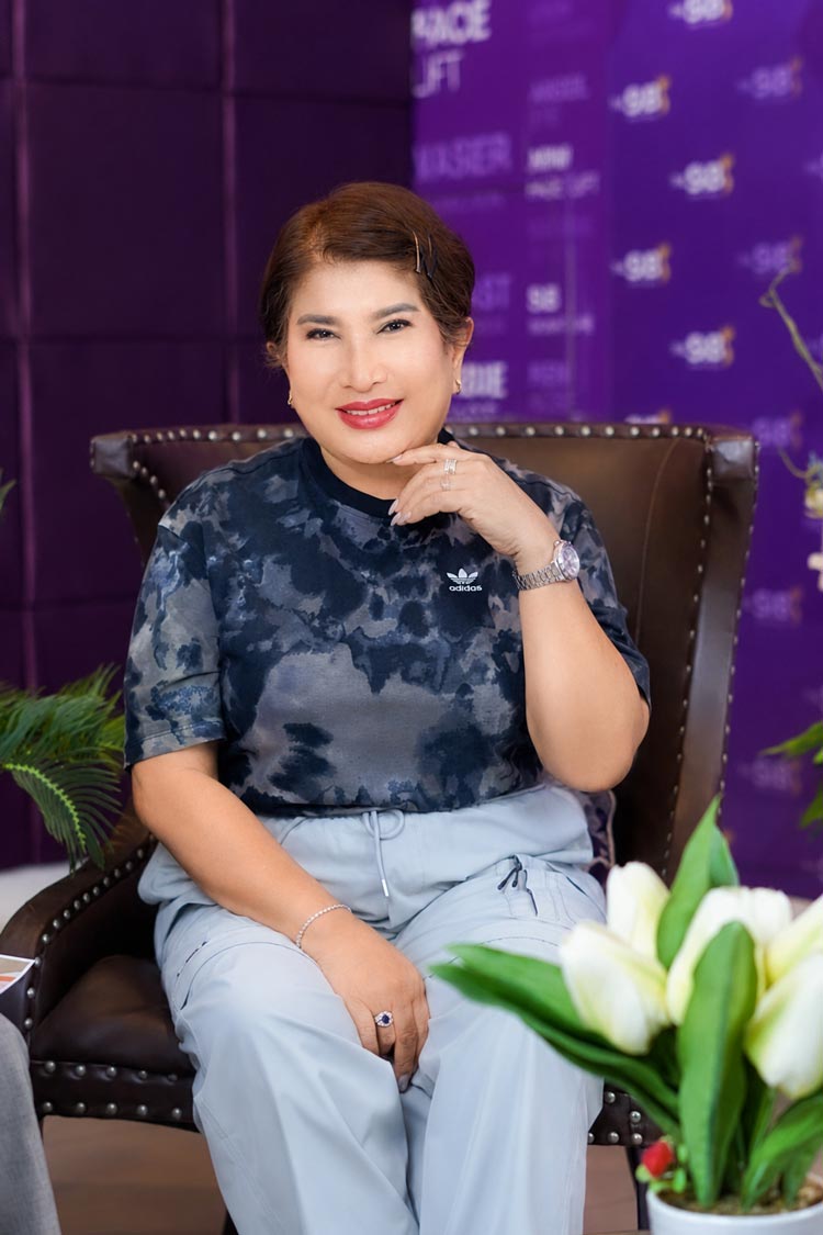 Summary of Mae Toy's facelift revision review: restoring youthfulness at 66